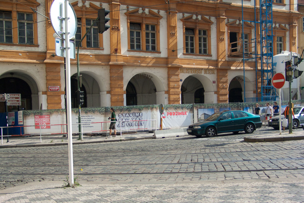 Tisk realizovaných staveb Podzimek na síťovinu UV vytvrzovanými inkousty, olemováno oky po 1 m