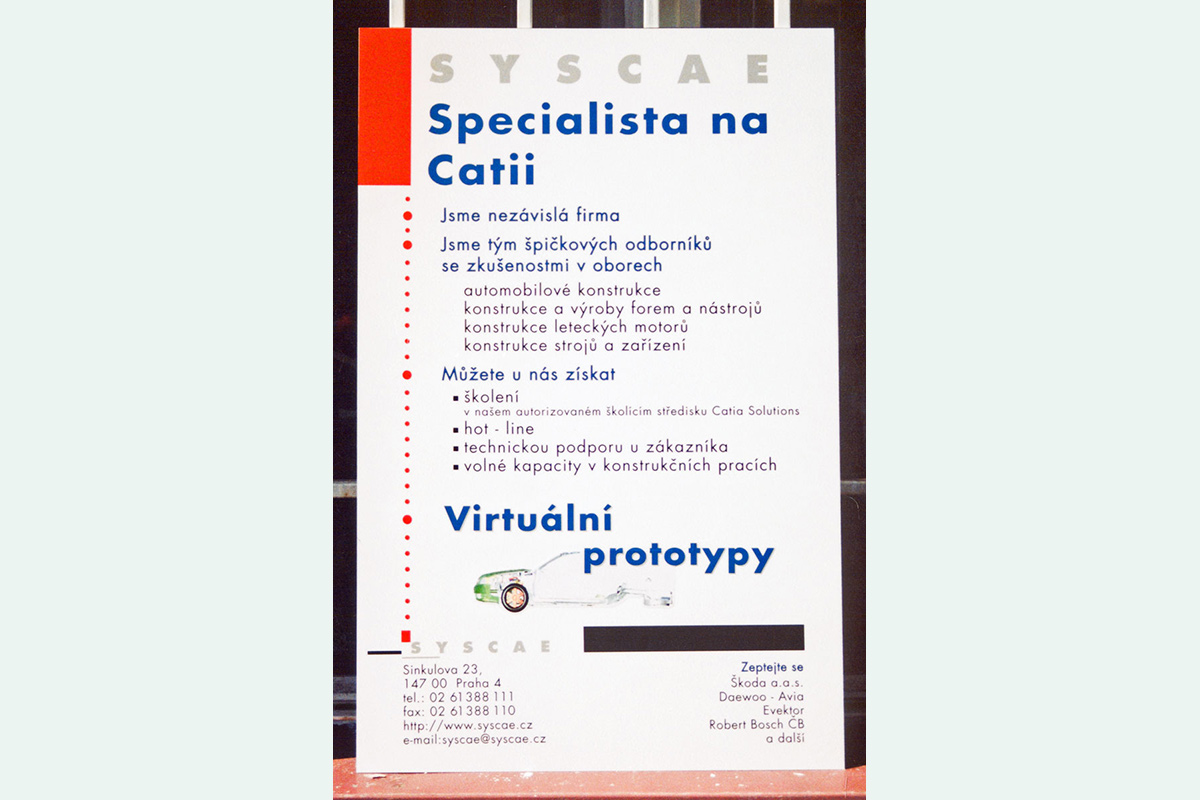 Tabule SYSCAE specialisty na Catii, řezaná reklama Syscay specialista na Catii, deska Simocel 2 mm. Všechno kromě části auta zhotoveno pomocí řezacího plotru